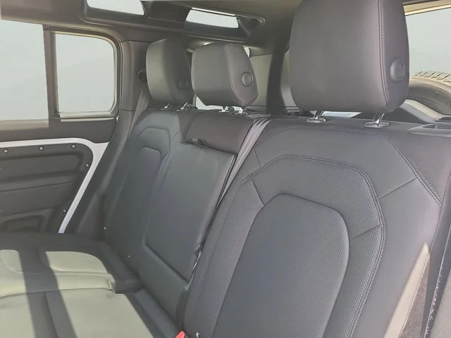 Used 2025 White Land Rover S image 6