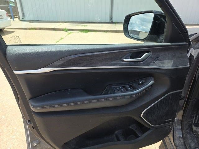 Used 2022 Baltic Gray Metallic Clearcoat Jeep Limited image 17