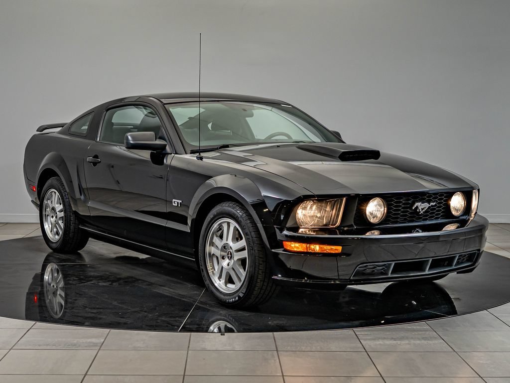 Used 2008 Black Ford GT Deluxe image 3