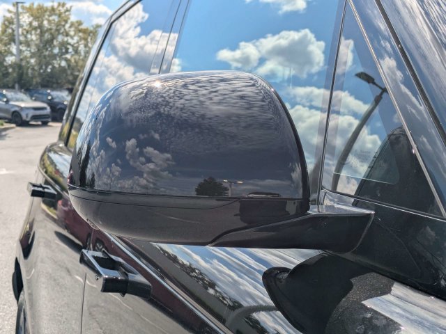 New 2027 Santorini Black Land Rover SE image 12