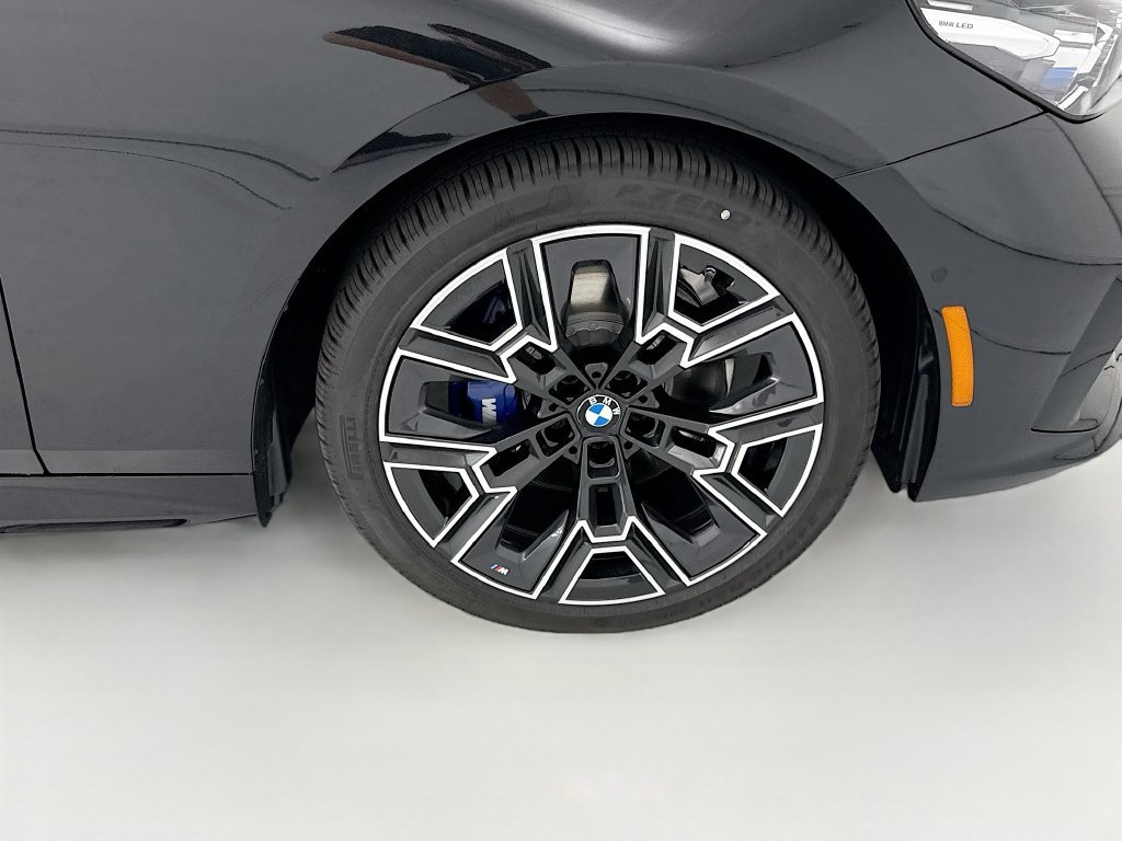 Used 2027 Black Sapphire Metallic BMW 530i xDrive image 31