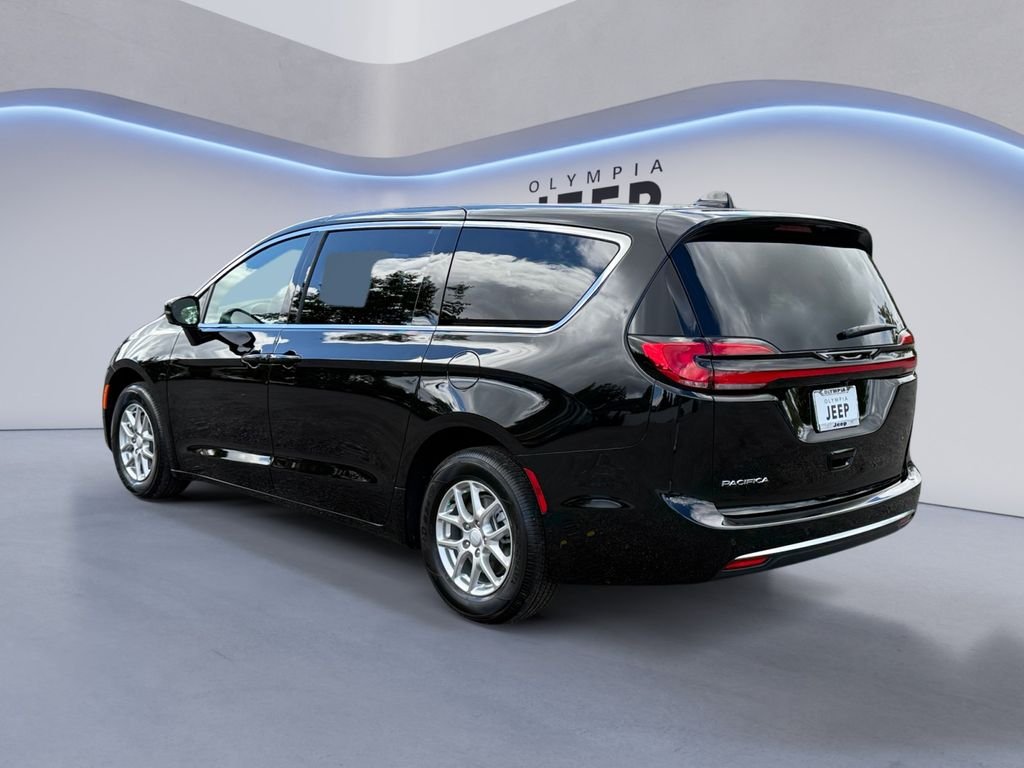 New 2027 Diamond Black Crystal Pearl-Coat Exterior Paint Chrysler Select image 3