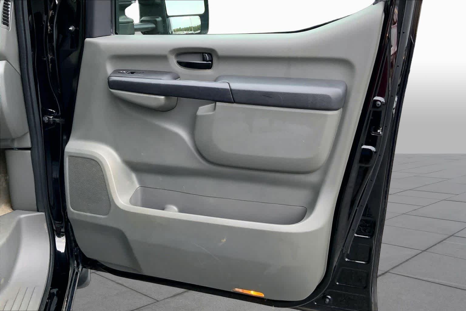 Used 2021 Super Black Nissan NV3500 HD SL image 19