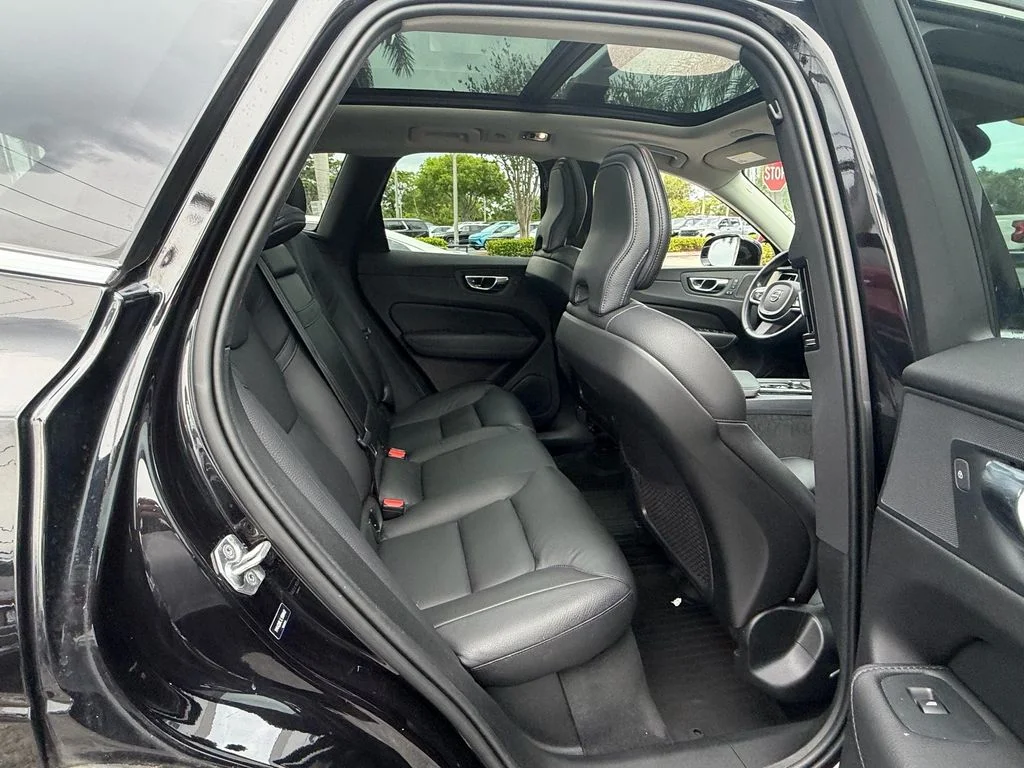 Used 2020 Black Volvo T6 Inscription image 17