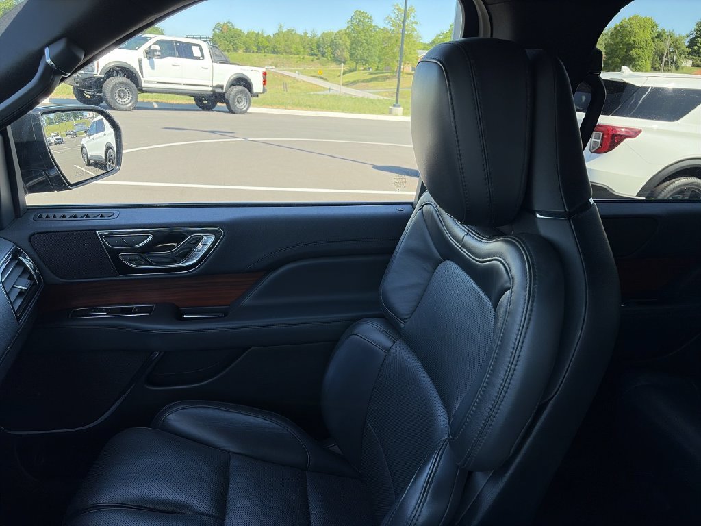 Used 2024 Black Lincoln Reserve image 25