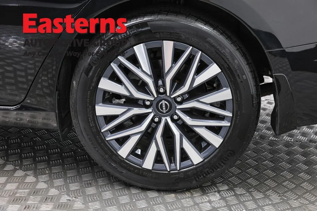 Used 2023 Black Nissan 2.5 SV image 33