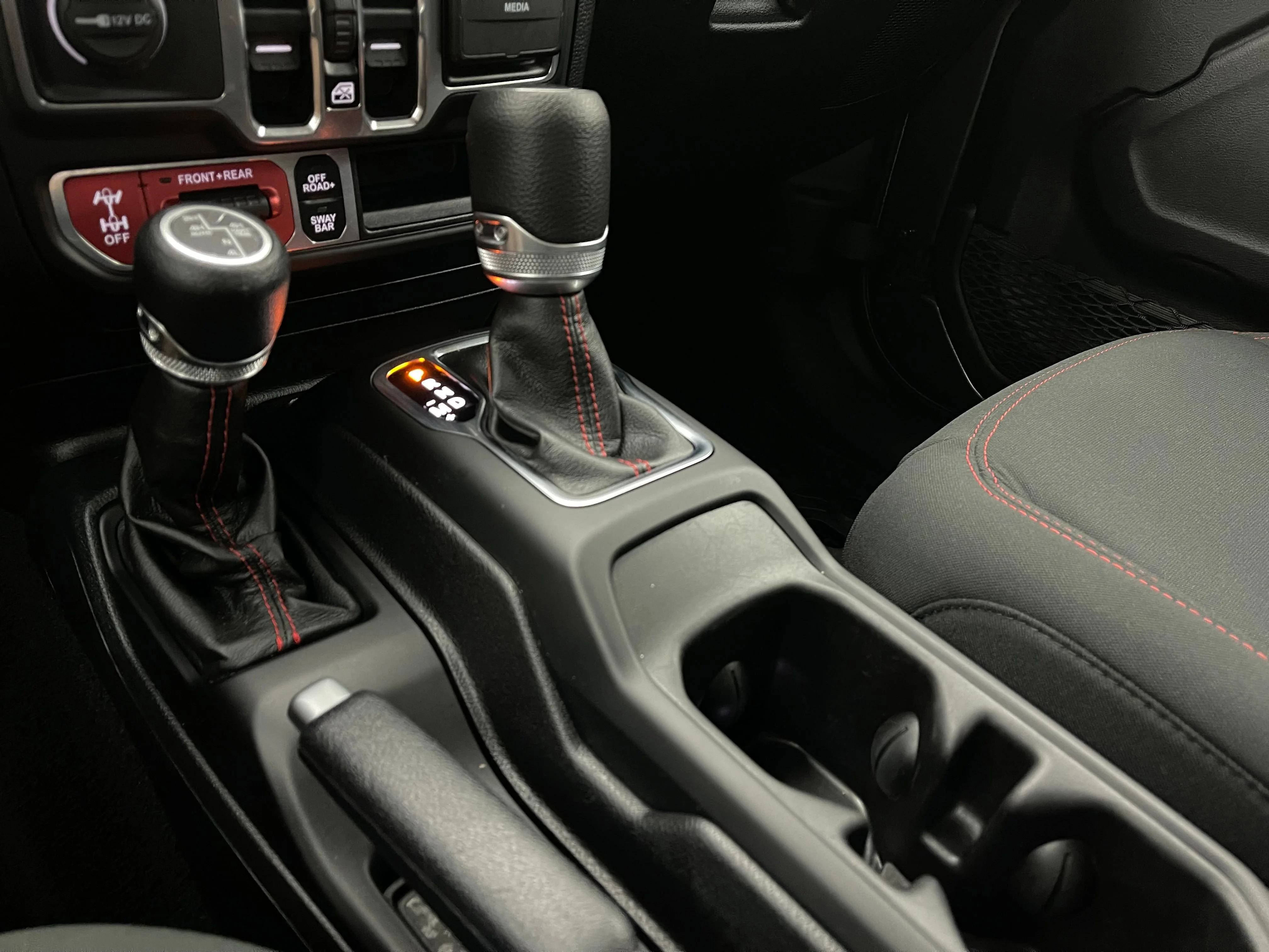 Used 2021  Jeep Rubicon image 27