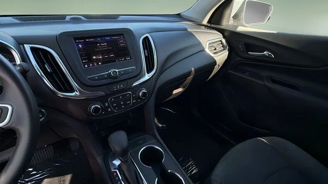 Used 2022 White Chevrolet LT image 25