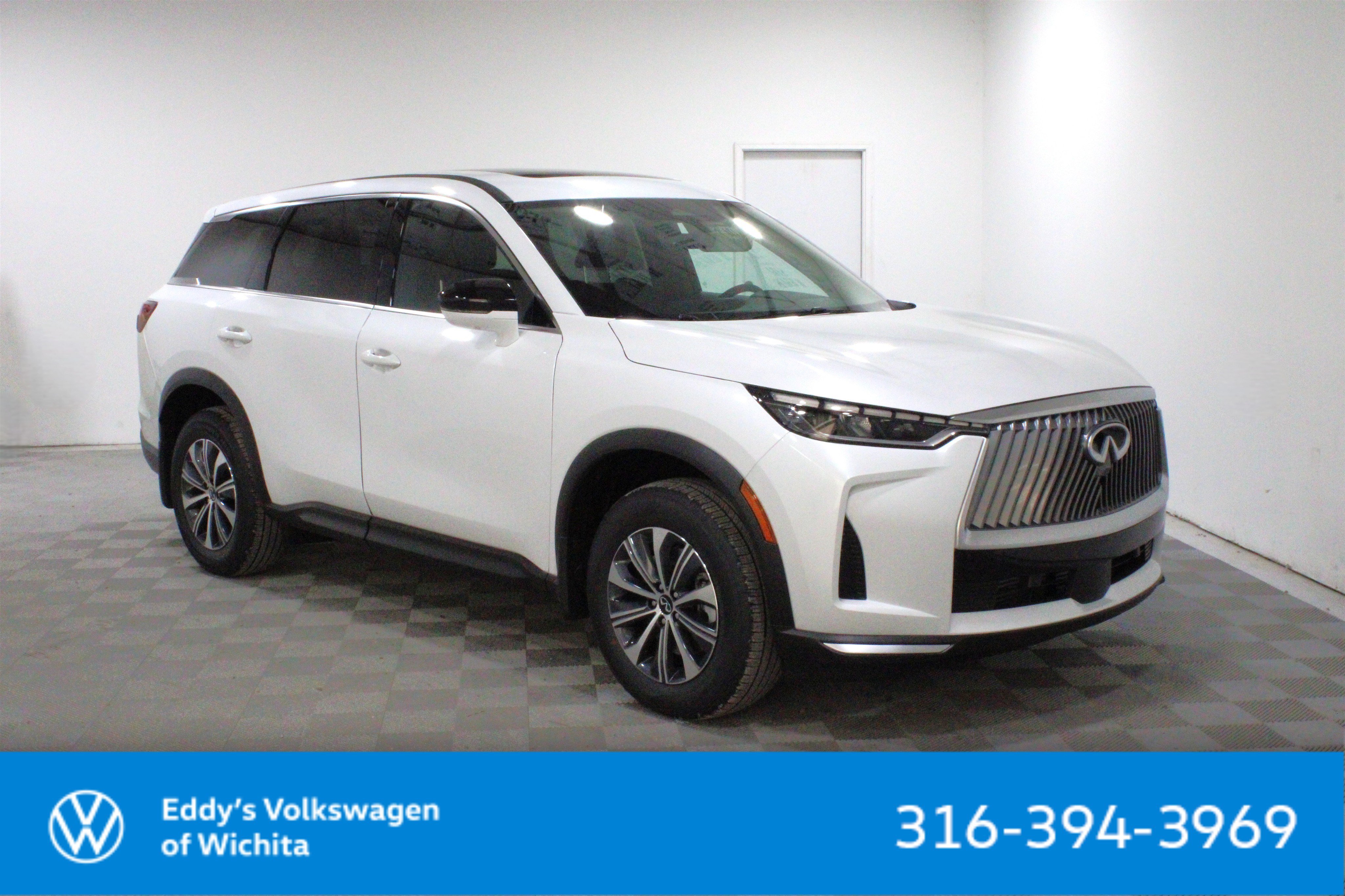 Used 2026 Radiant White INFINITI PURE image 1