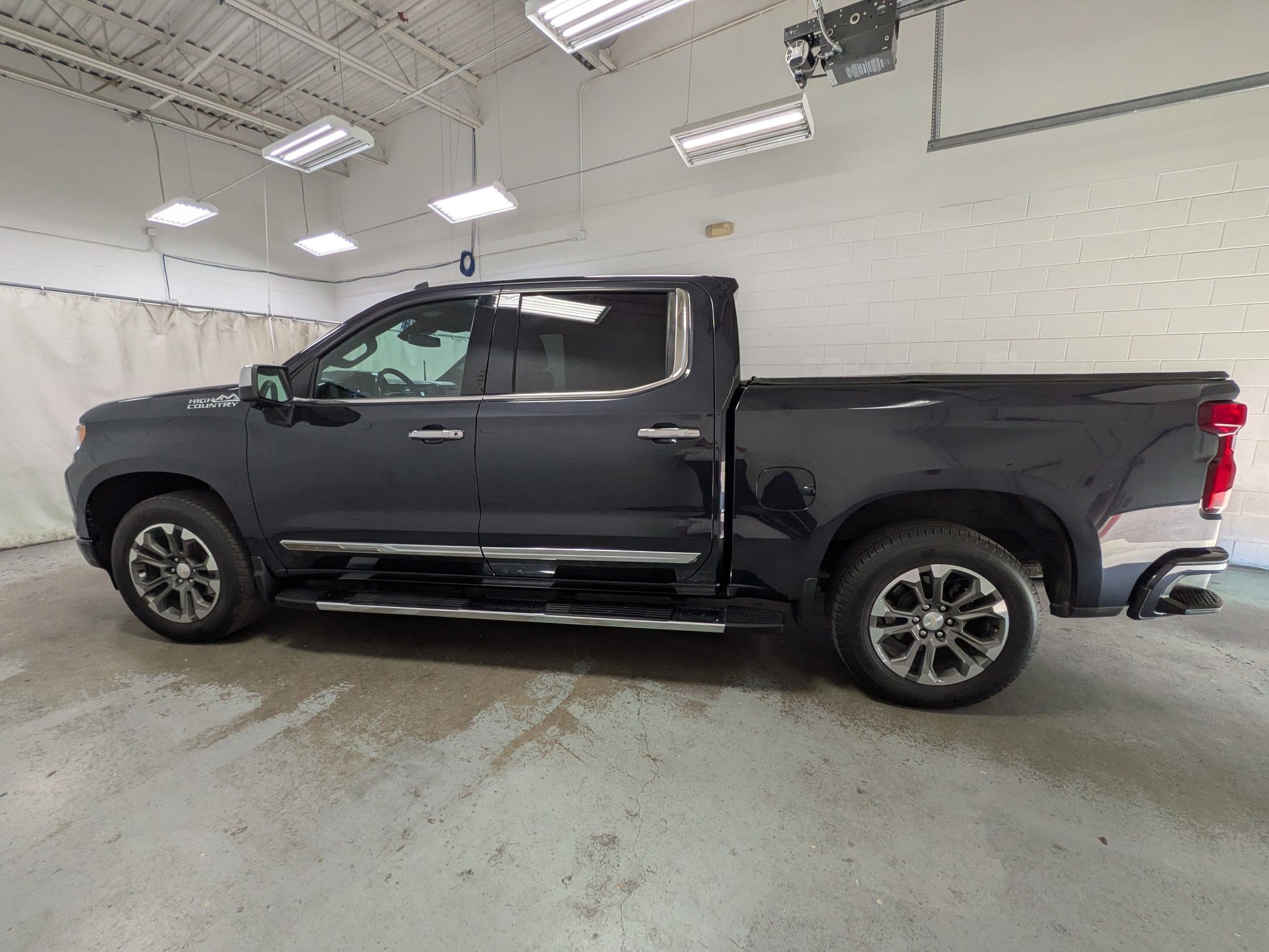 Used 2022 Dark Ash Metallic Chevrolet High Country image 8