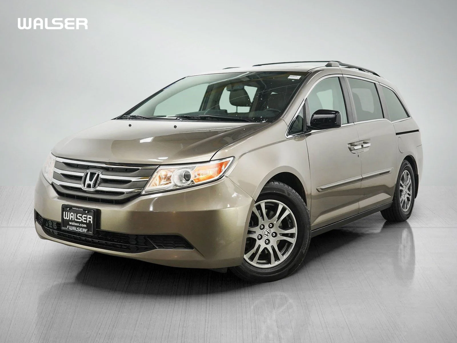 Used 2013  Honda FWD image 1
