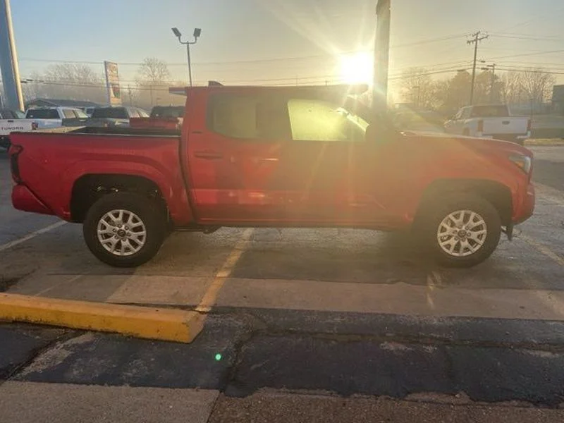 2026 Toyota Tacoma SR5 - Photo 6