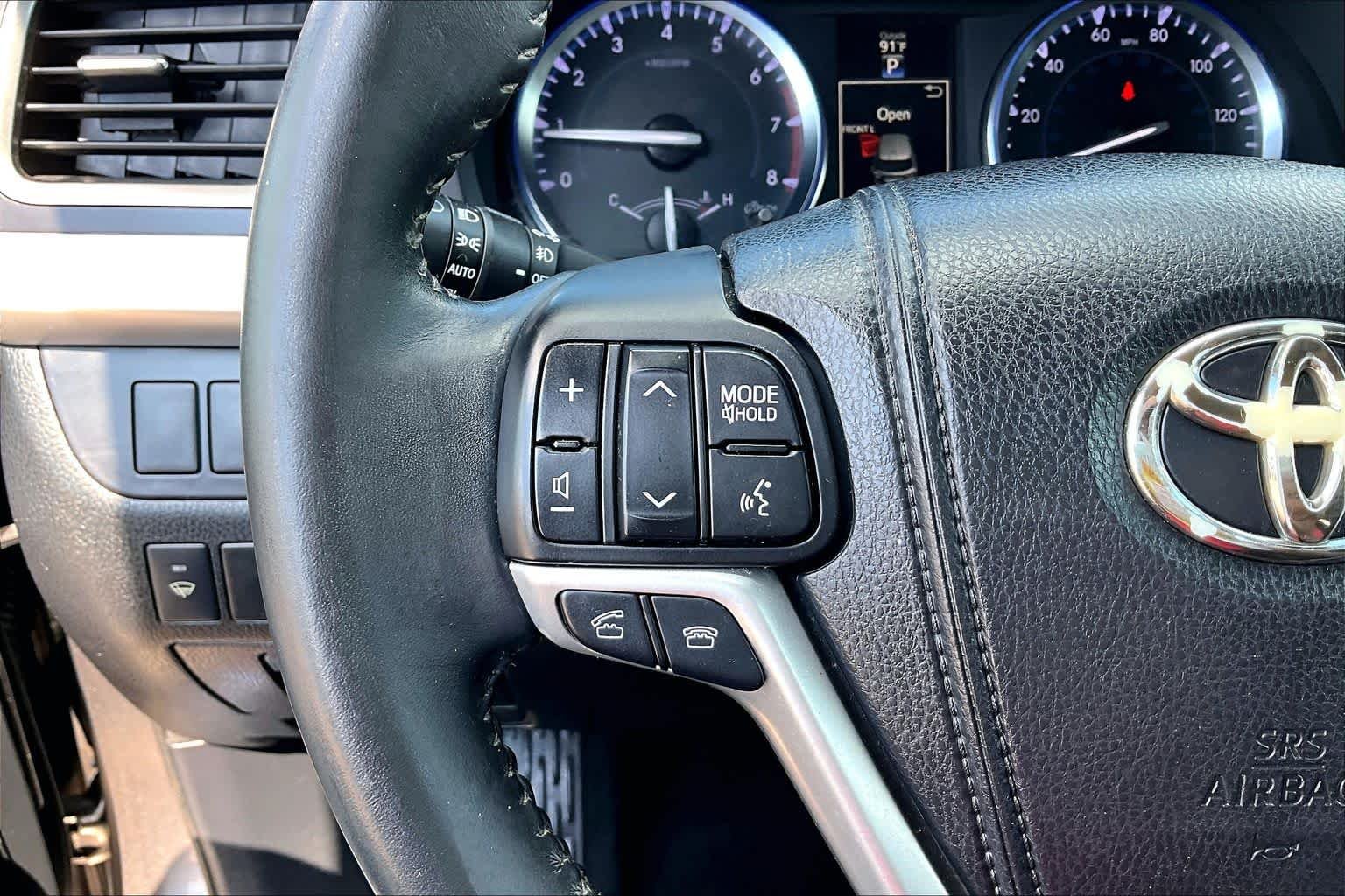 Used 2015 Predawn Gray Mica Toyota XLE image 24