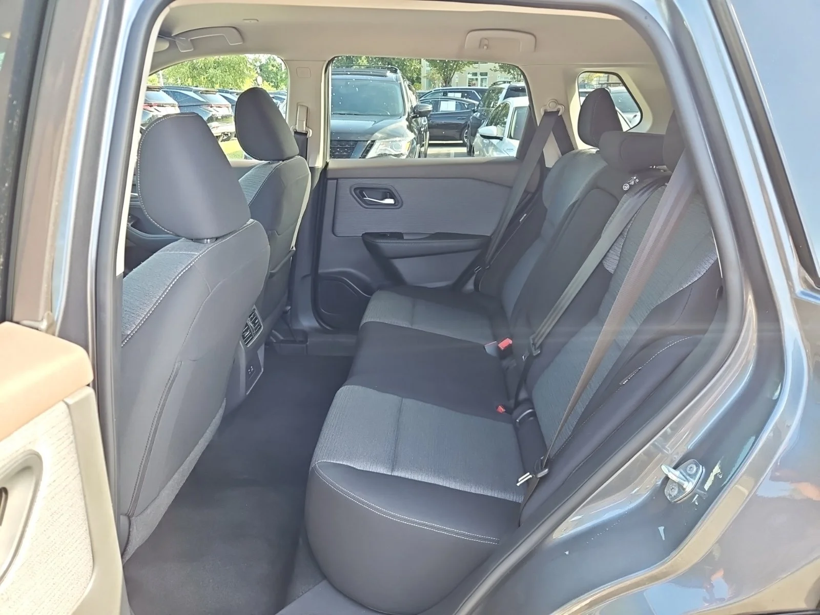Used 2023 Gray Nissan SV image 7