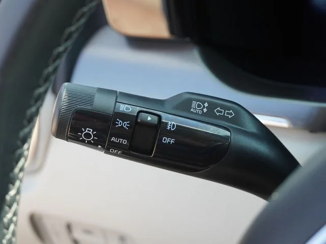 Used 2023 White Kia SX image 31