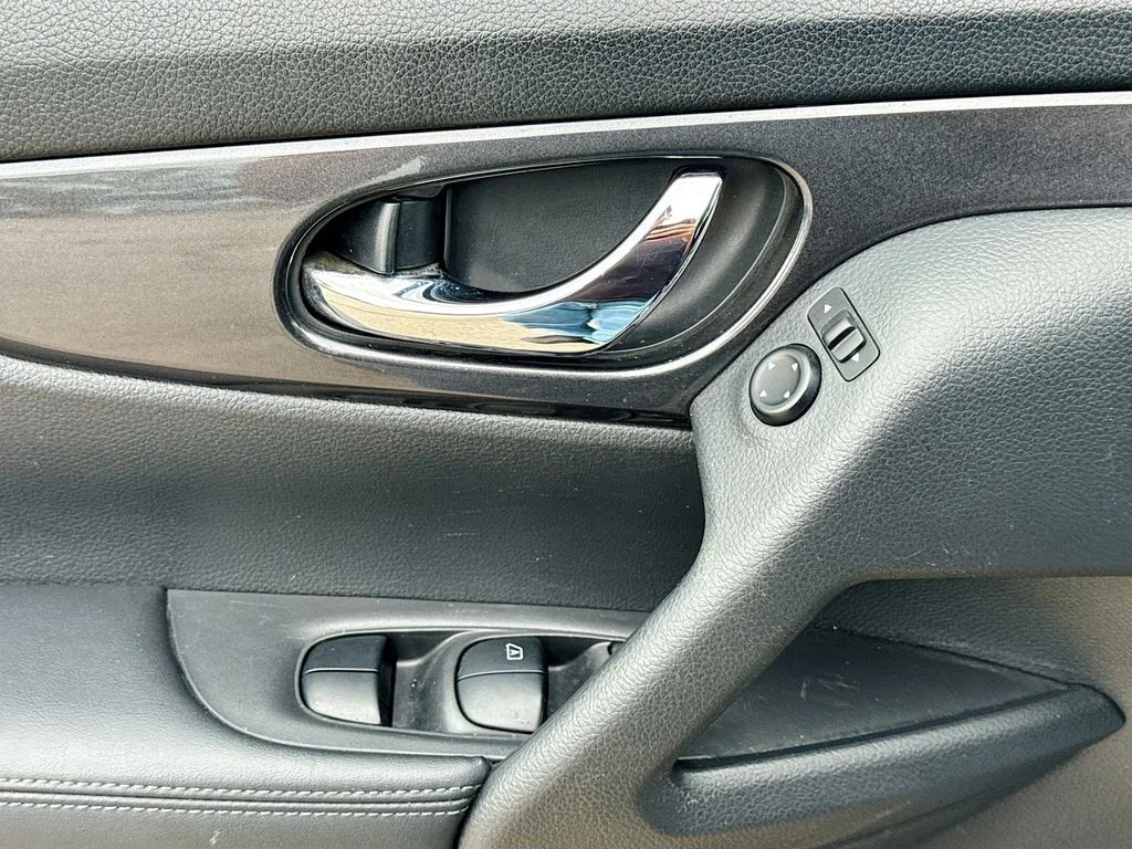 Used 2018 Gray Nissan SV image 21