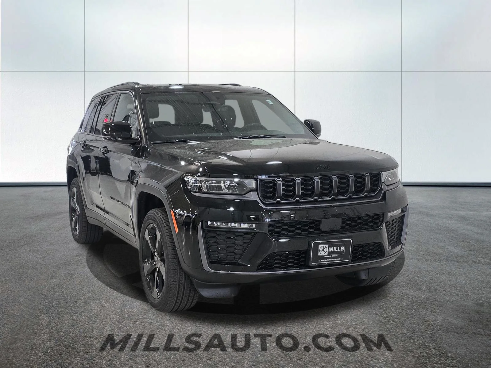 New 2026 Diamond Black Crystal Pearl-Coat Exterior Paint Jeep Limited image 10