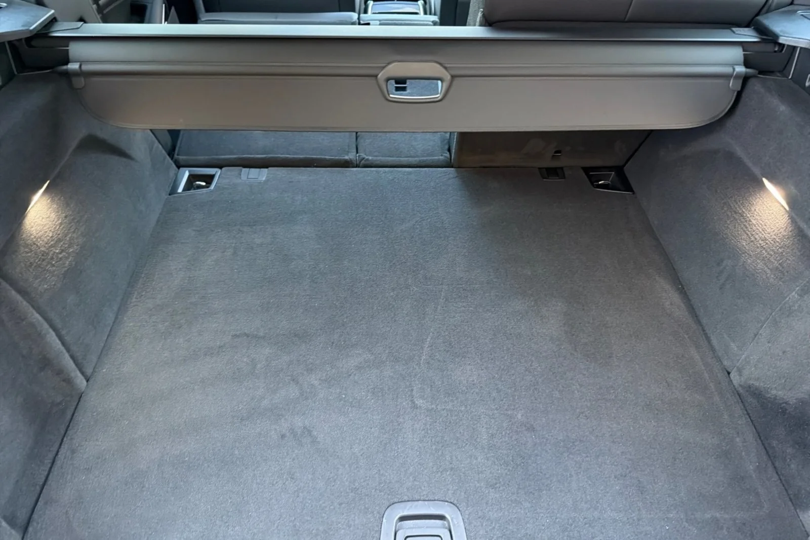 Used 2025 Skyscraper Grey Metallic BMW xDrive40i image 14