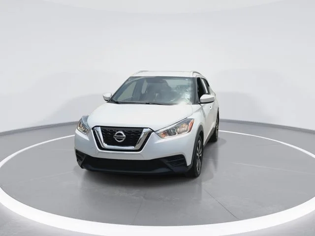 Used 2018 White Nissan SV image 4