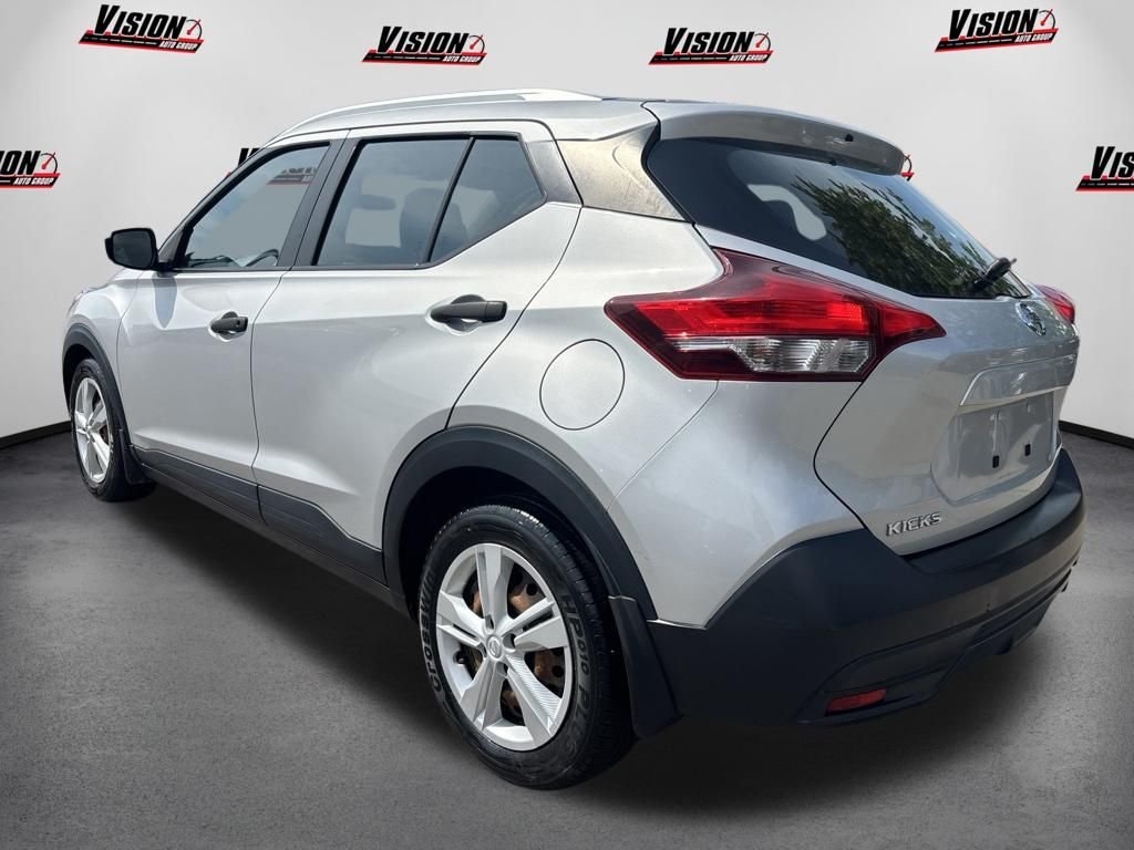 Used 2018 Silver Nissan S image 8