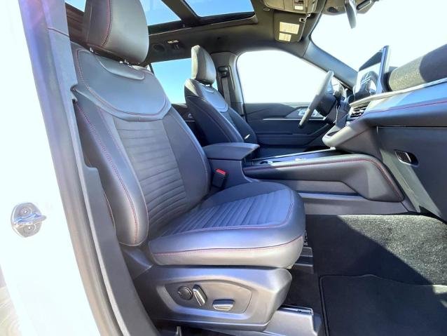 New 2027 Star White Metallic Tri-Coat Ford ST-Line image 47