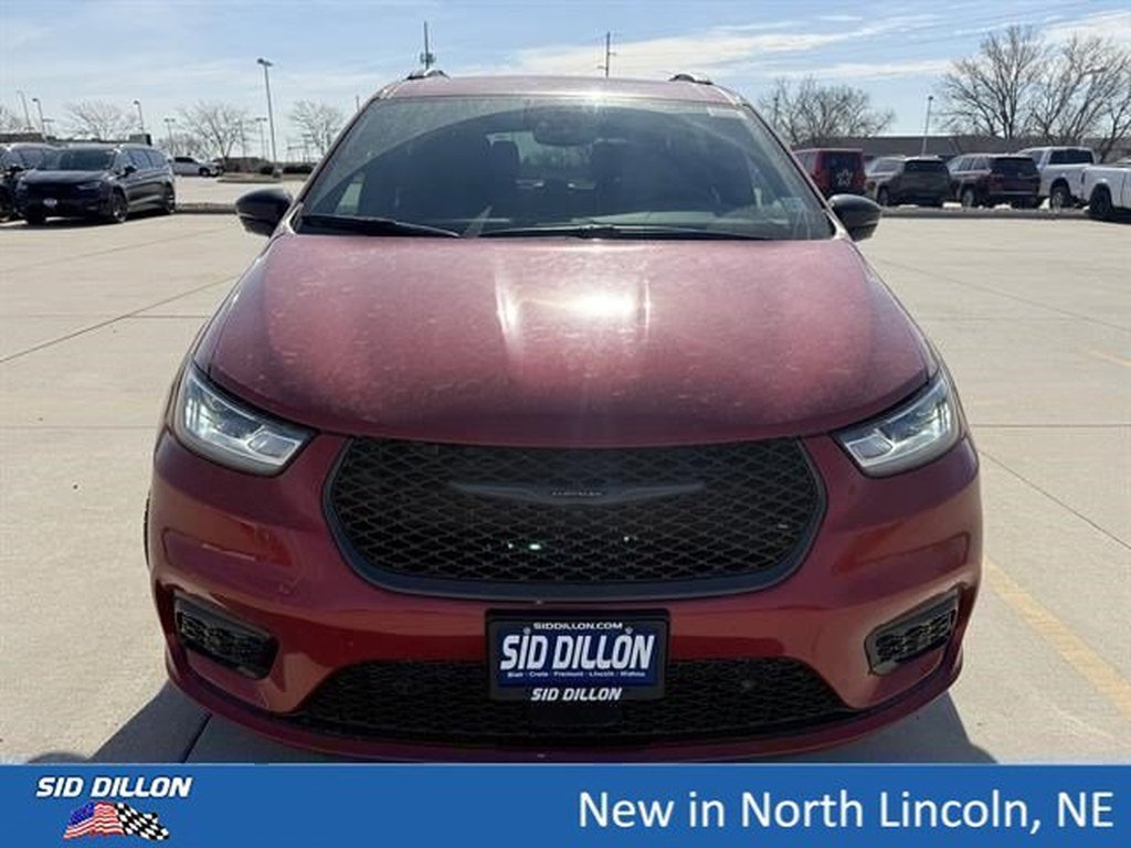 New 2026 Red Hot Pearl-Coat Exterior Paint Chrysler Select image 3