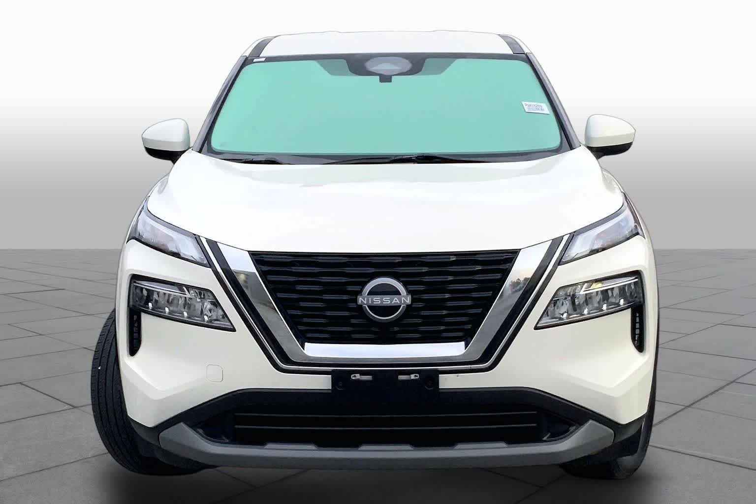 Used 2023 Pearl White Tricoat Nissan SV image 4