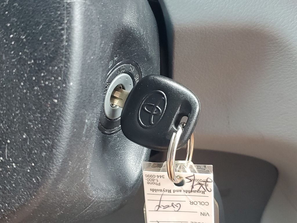 Used 2015 Gray Toyota LE image 22
