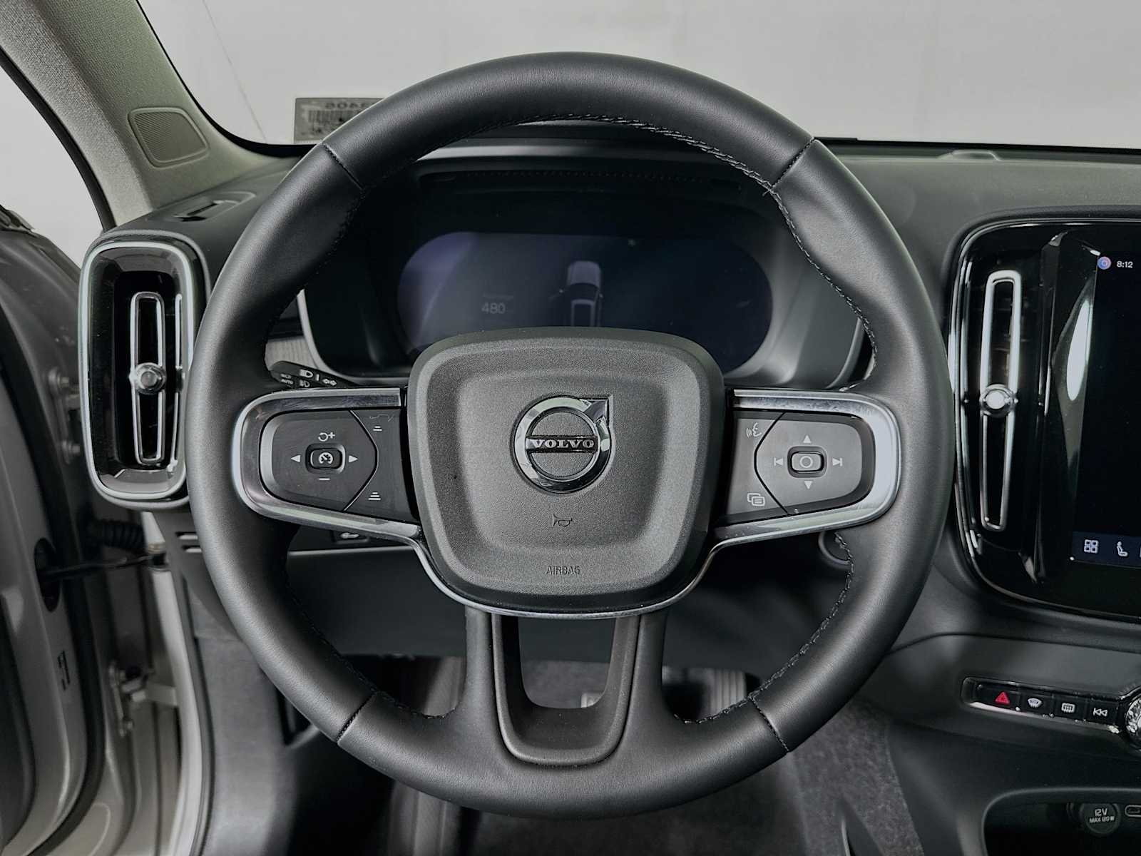 2025 Volvo XC40 Plus - Photo 11