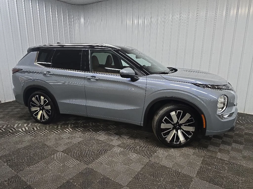 2025 Mitsubishi Outlander SEL S-AWC's photo