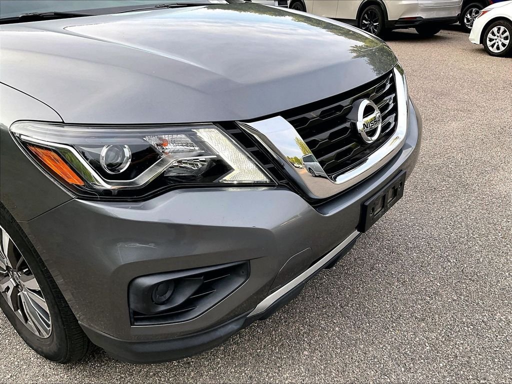 Used 2020 Gray Nissan S image 8