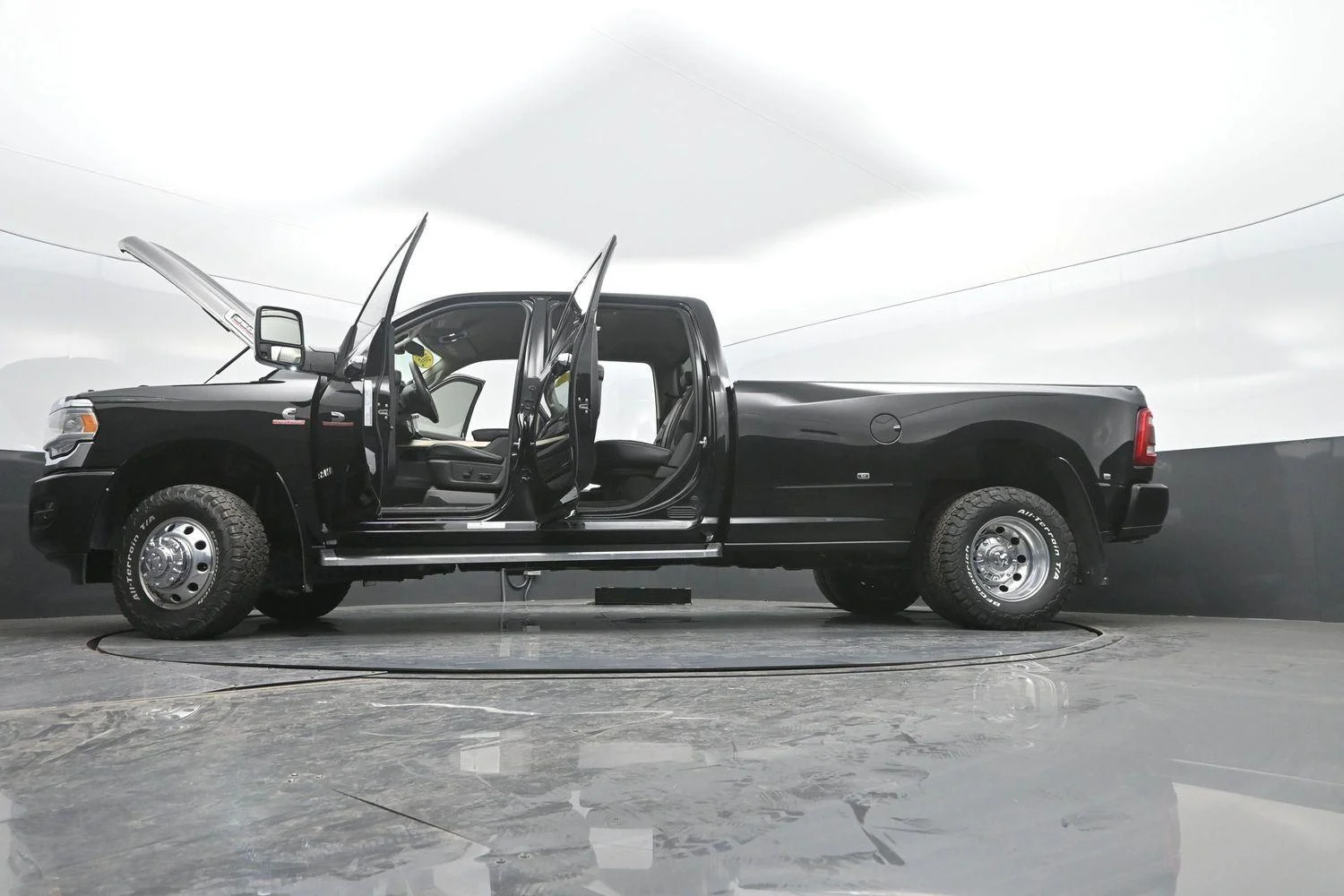 Used 2024 Diamond Black Crystal Pearlcoat Ram Laramie image 55