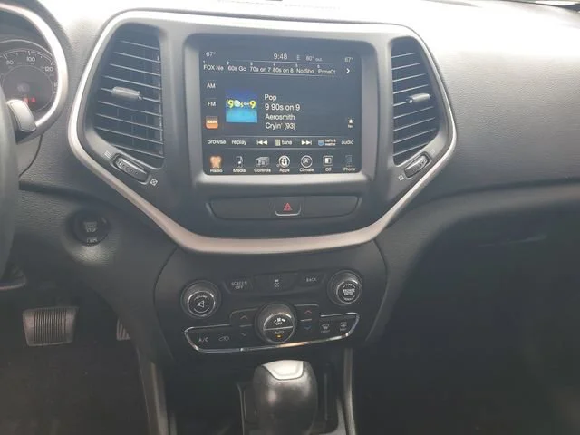 Used 2018 White Jeep Latitude Plus image 15