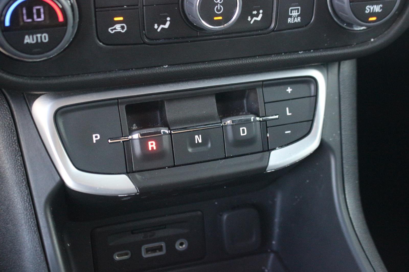 Used 2023 Sterling Metallic GMC SLE image 28