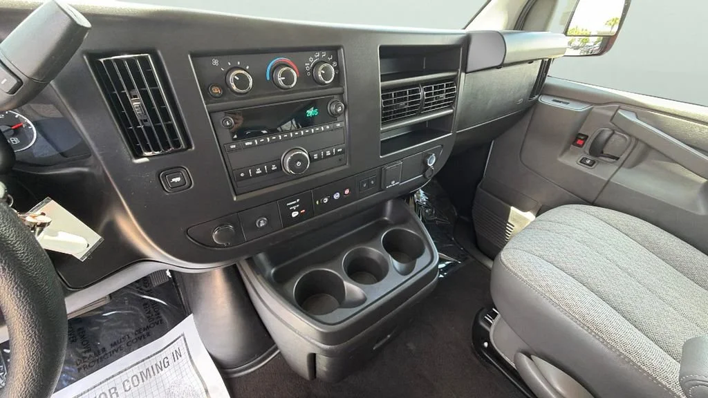 Used 2025 Summit White Chevrolet 1LT image 19