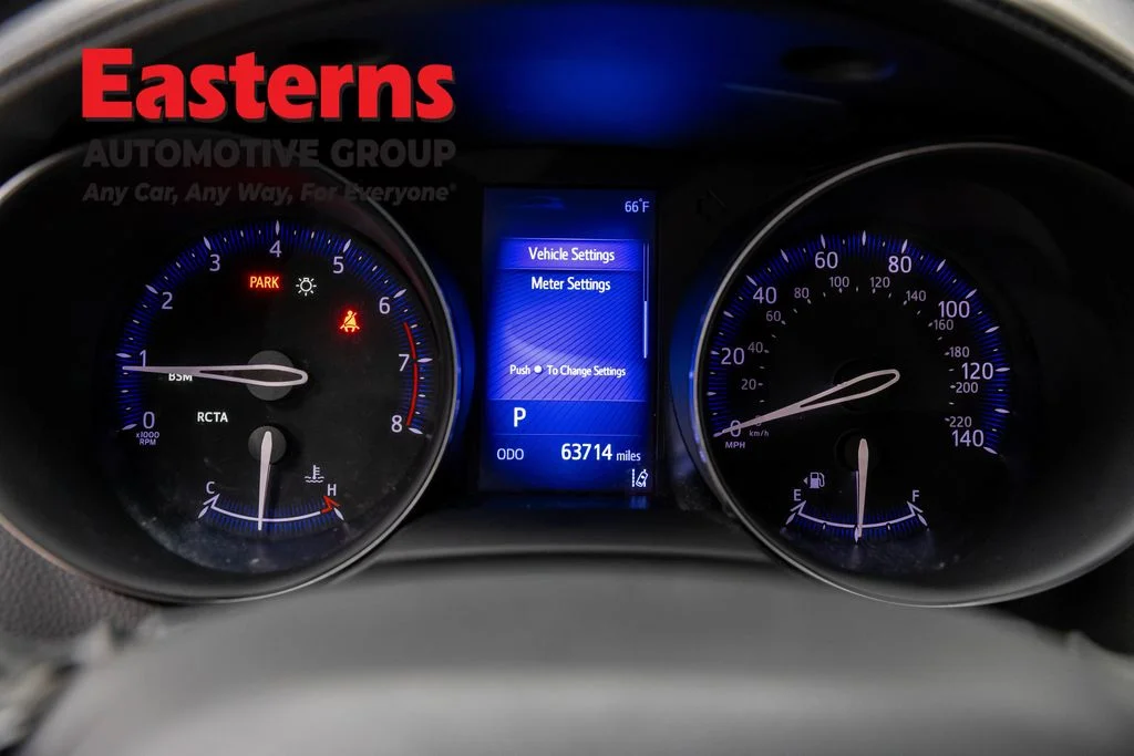 Used 2018 White Toyota XLE Premium image 18