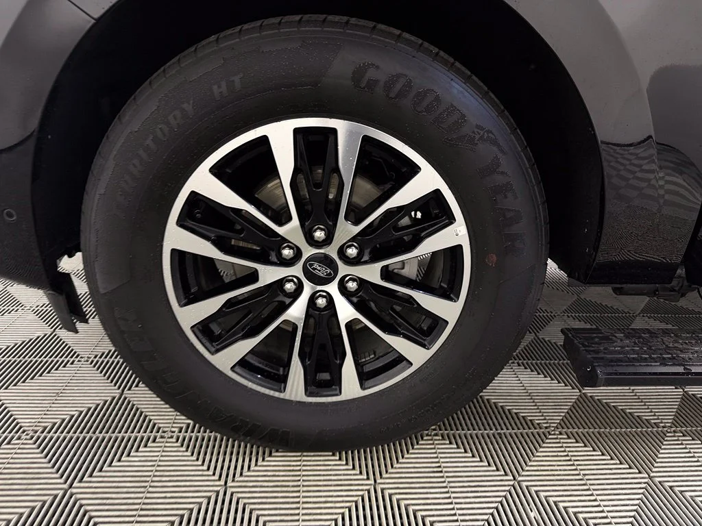 Used 2025 Black Ford Platinum image 9