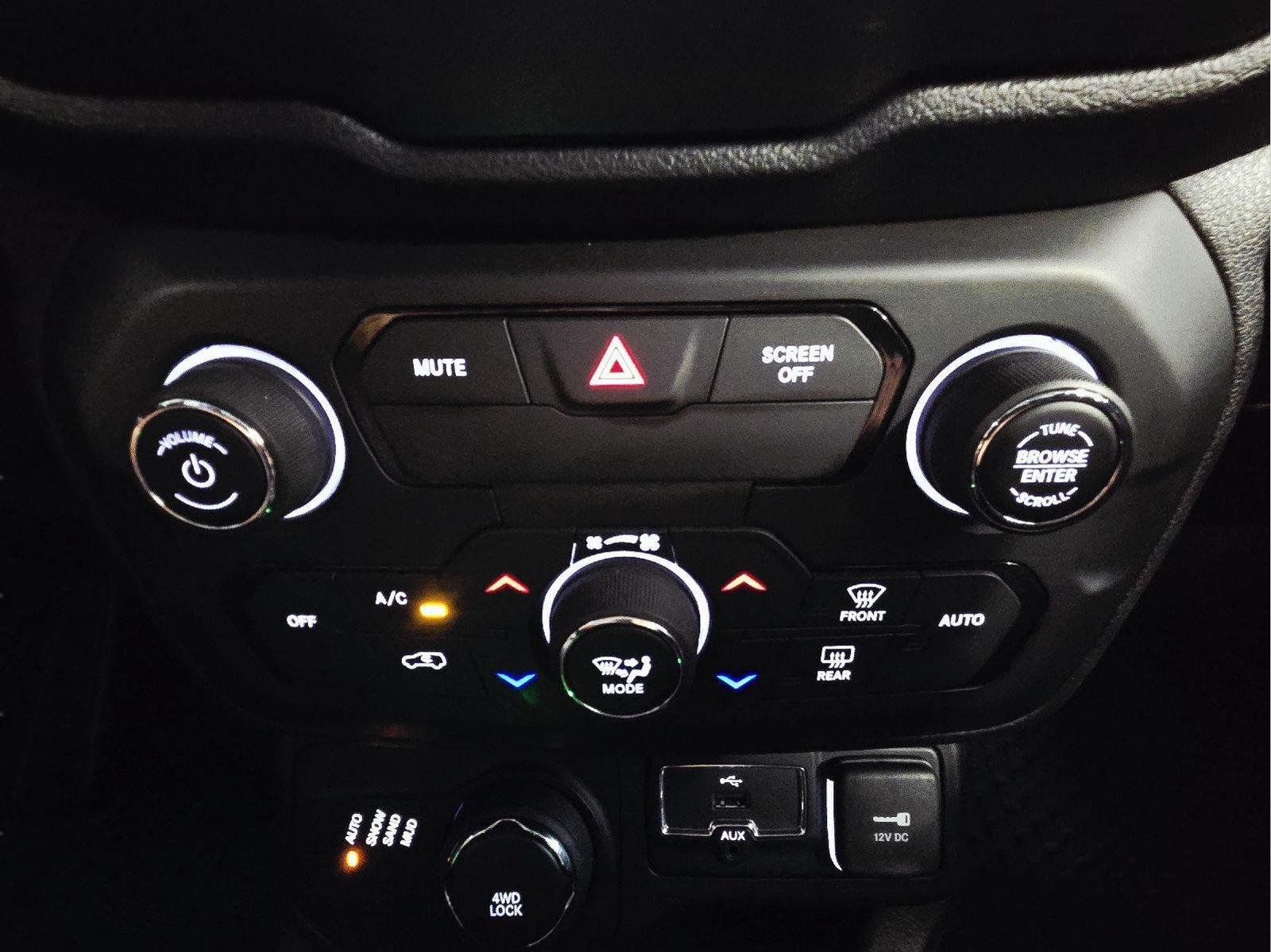 Used 2020 Sting-Gray Clearcoat Jeep Latitude image 23