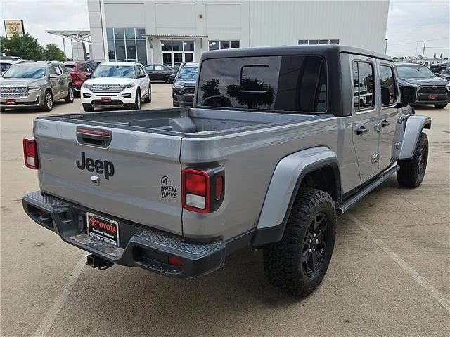 Used 2021 Billet Silver Metallic Clearcoat Jeep Willys 4x4 Crew Cab 5 ft. box image 4