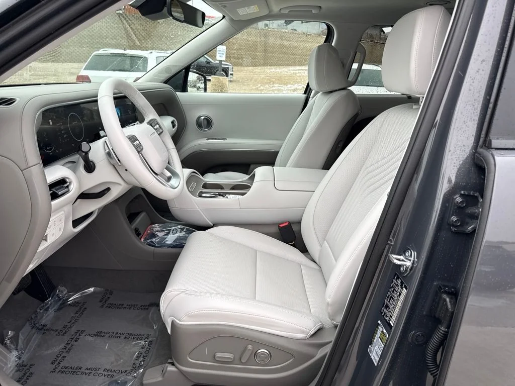 New 2026 Gray Hyundai SEL Premium image 9