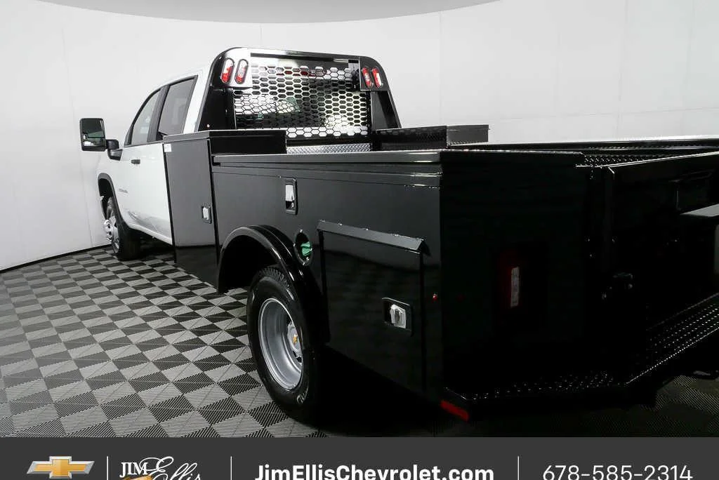 New 2026 Summit White Chevrolet Work Truck image 27