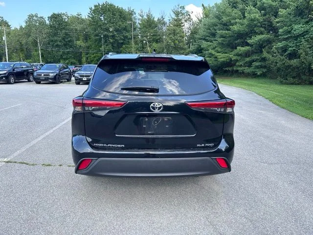 Used 2022 Black Toyota XLE image 4