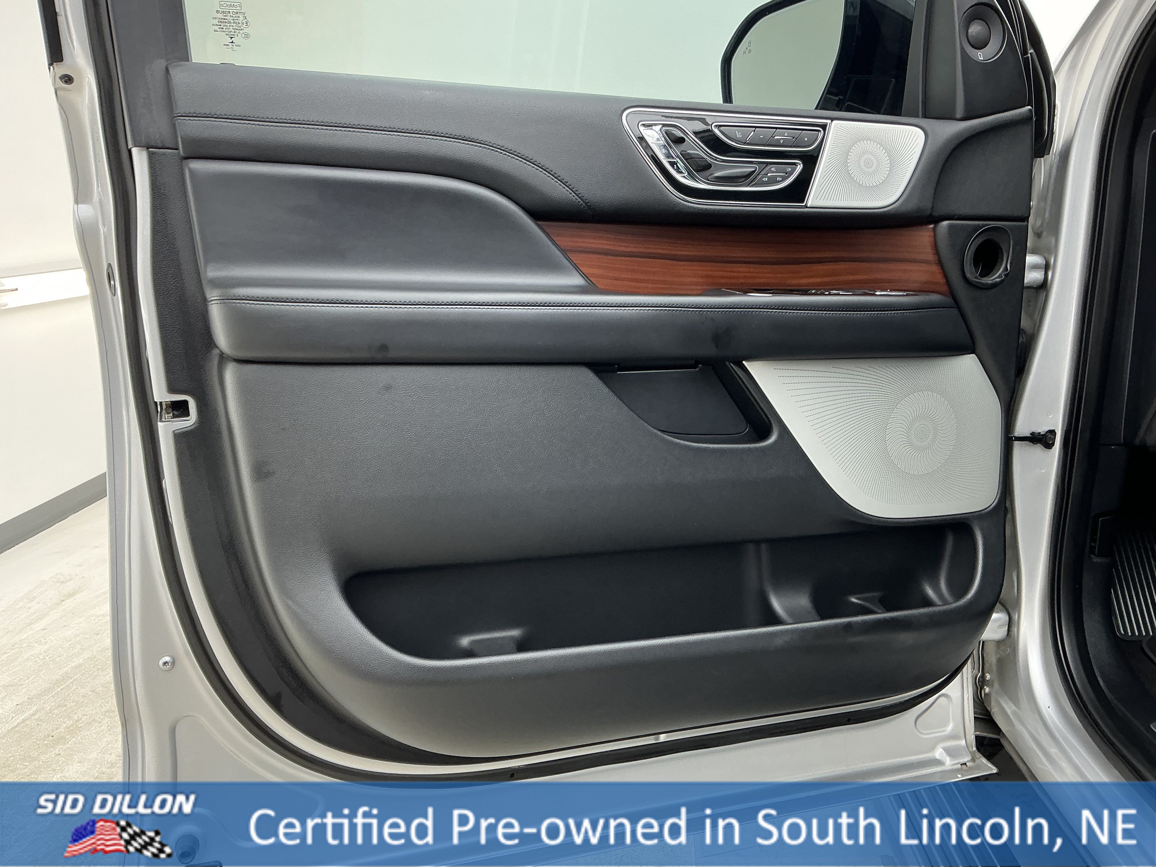 Certified Used 2018 Gray Lincoln Reserve image 15