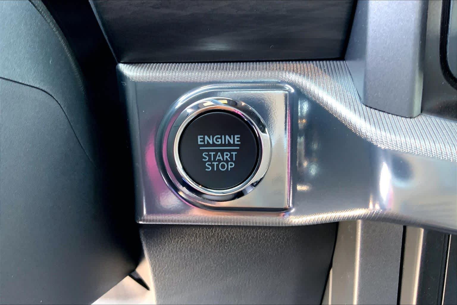 New 2026 Star White Metallic Tri-Coat Ford Lariat® image 17