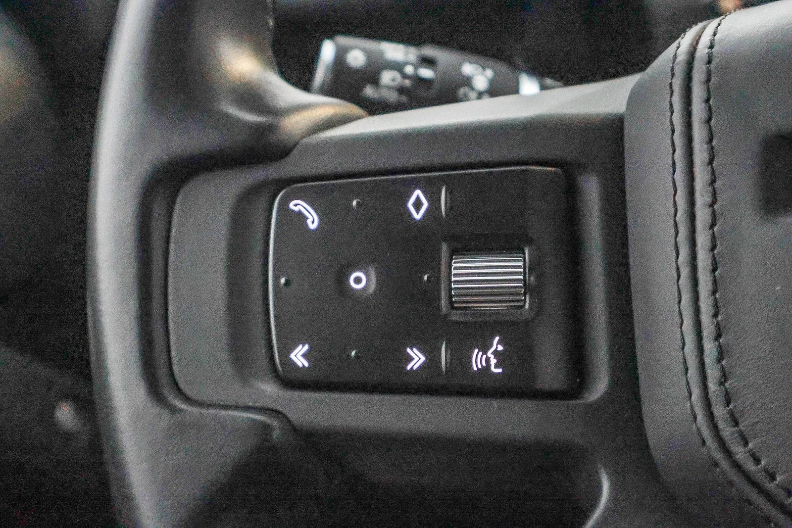 2023 Land Rover Defender X - Photo 36
