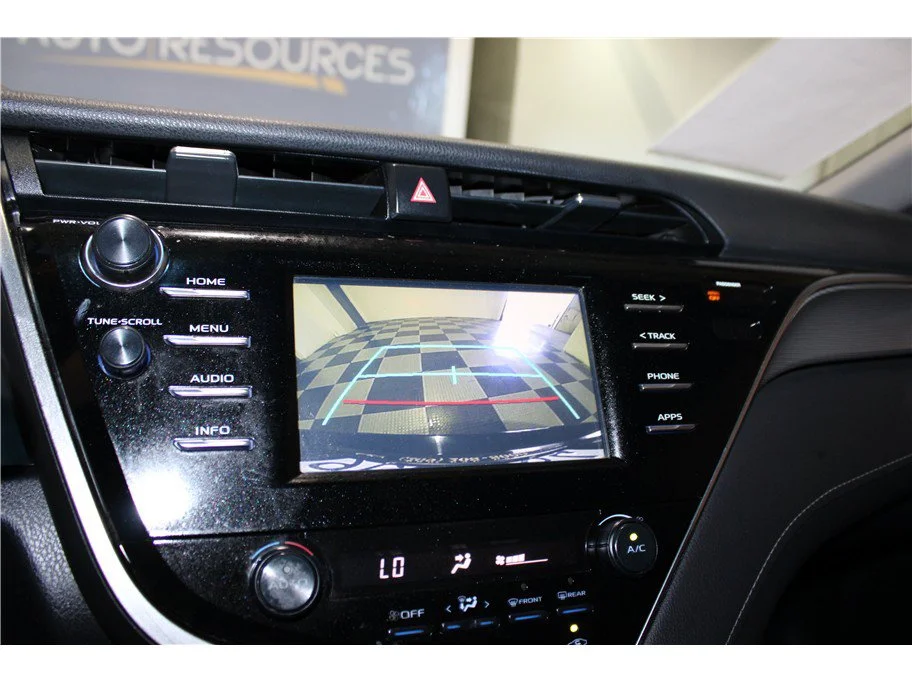 Used 2018 Black Toyota SE Sedan 4D image 32