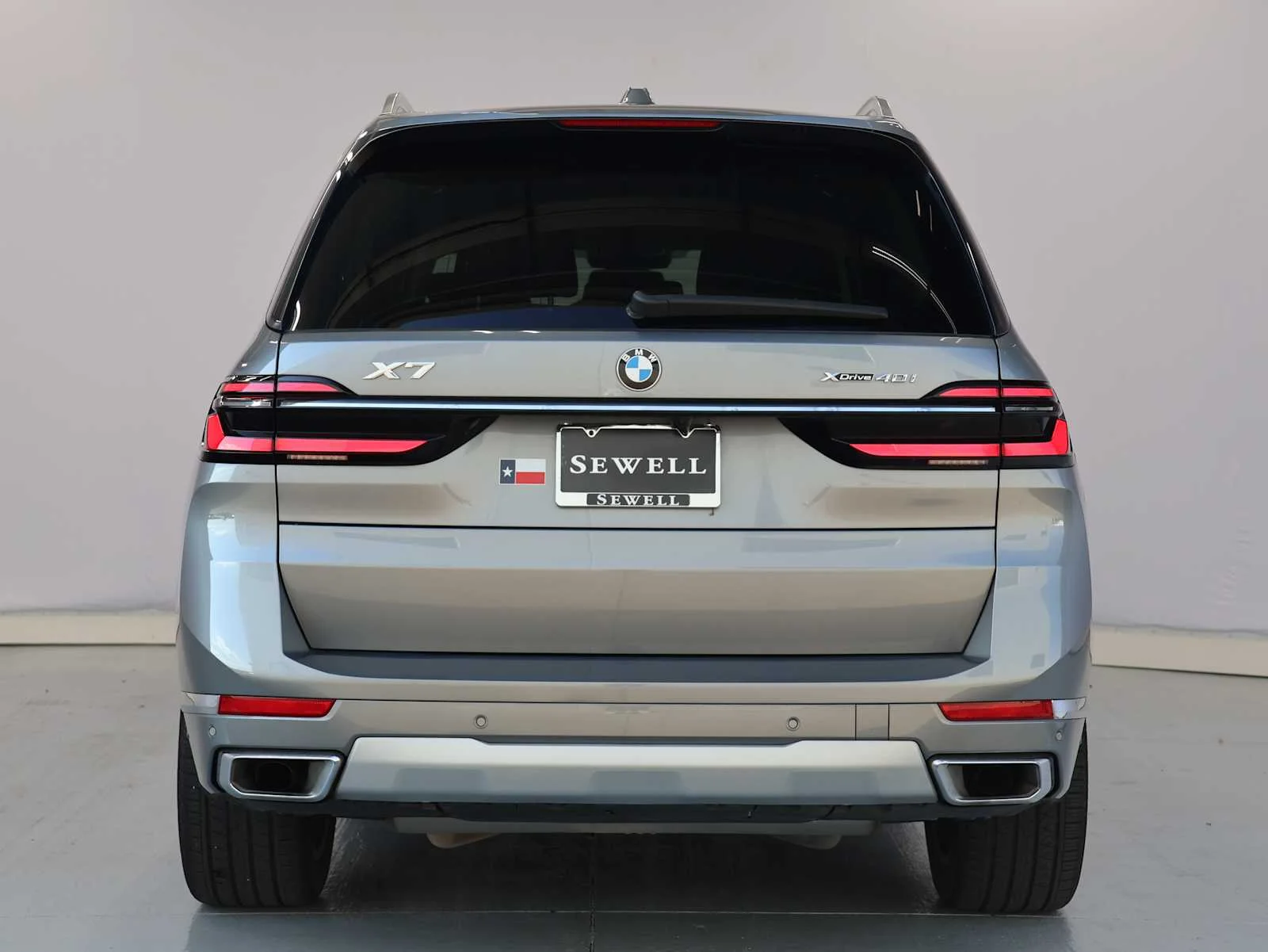 Used 2026 Skyscraper Grey Metallic BMW xDrive40i image 8