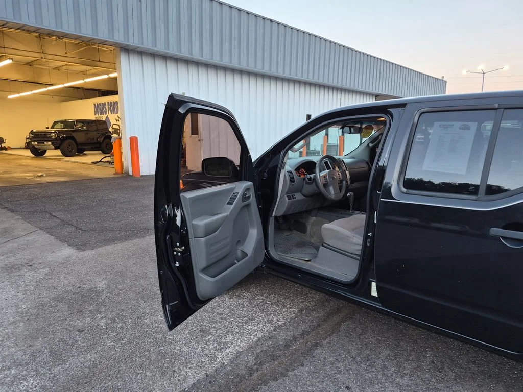 Used 2016 Magnetic Black Nissan SV image 9