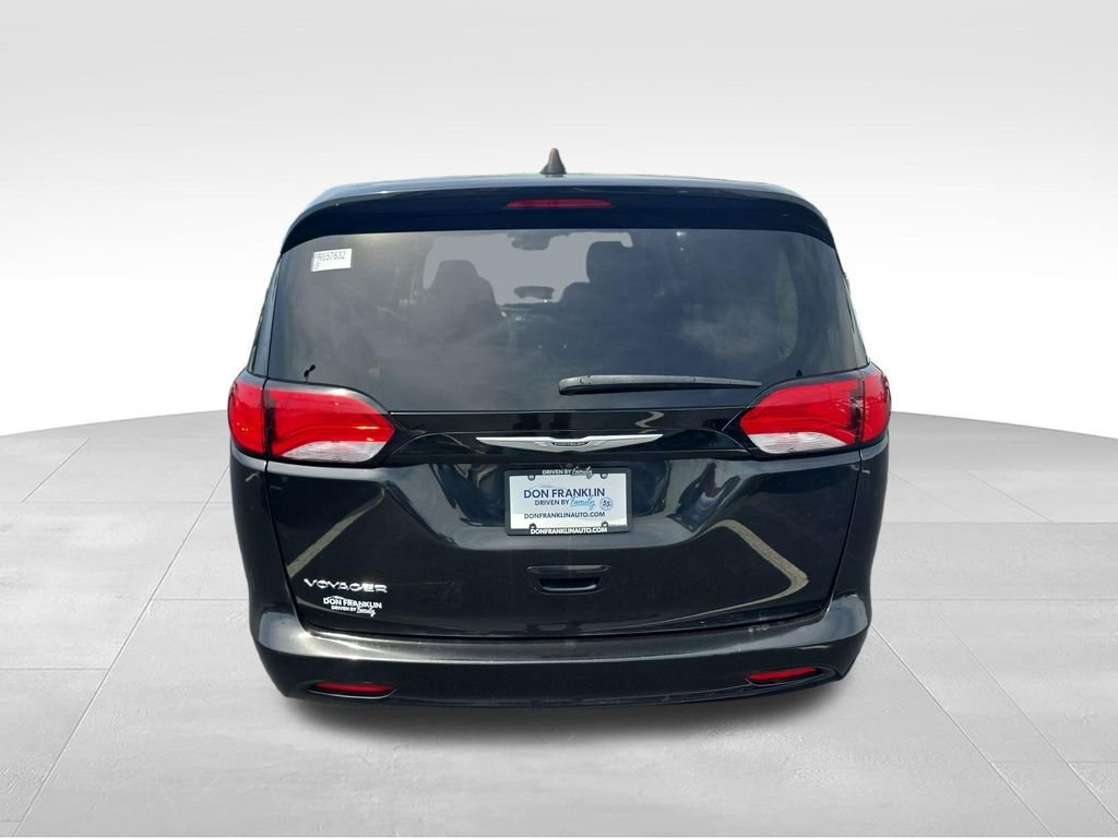 Used 2023 Black Chrysler LX image 4