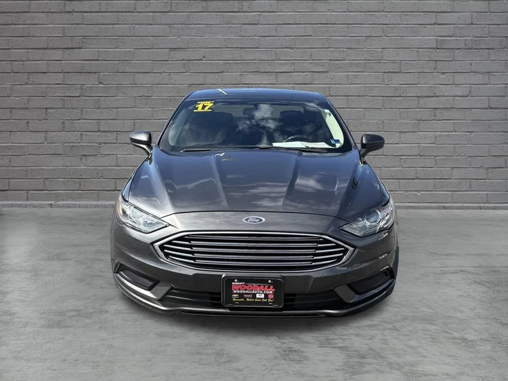 Used 2017  Ford Hybrid SE image 1